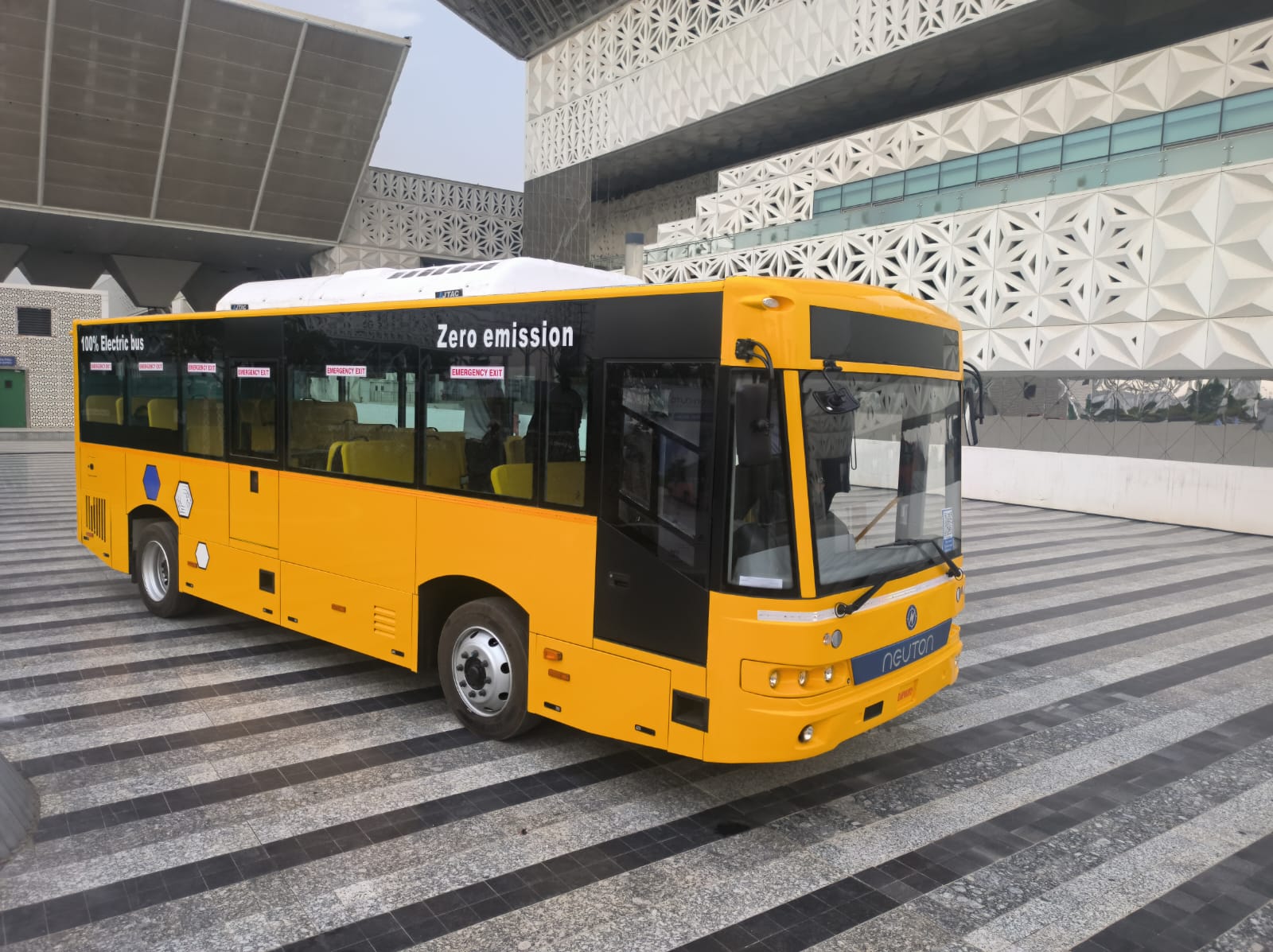Neuton Electric Bus Equipped with JTAC Bus Air-conditioning System